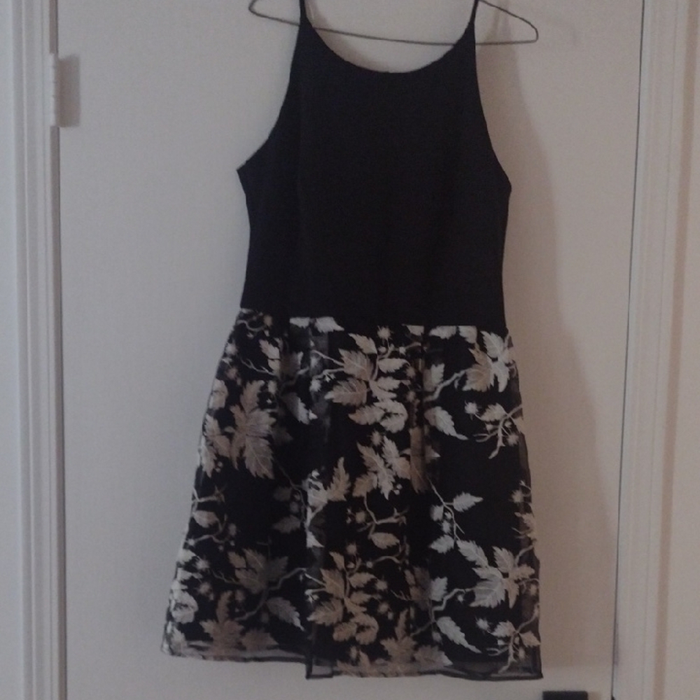 Just...Taylor Black and White Halter Mini Dress Ptp 18"